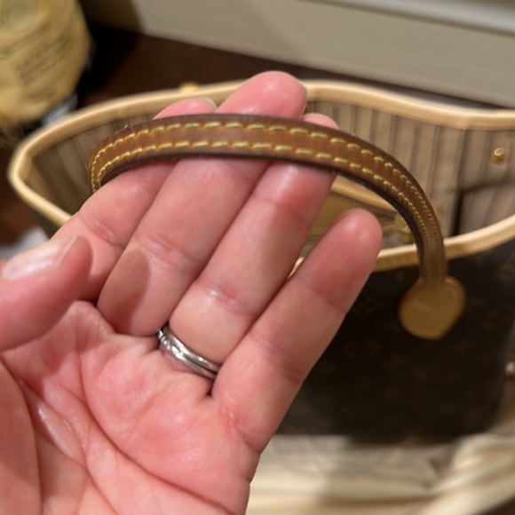 Adorable pre loved small never full authentic Louis Vuitton bag - Picture 4 of 10